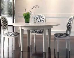 mesas modernas en blanco y negro, proyecto casa